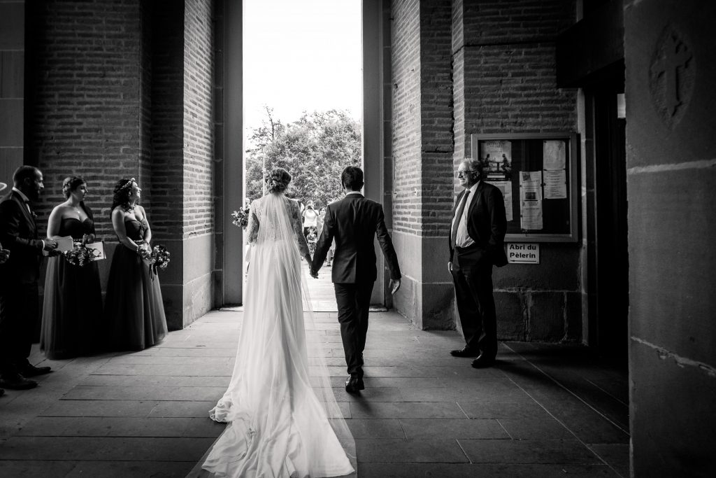 photographe mariage toulouse chateau de mauriac sortie d'église