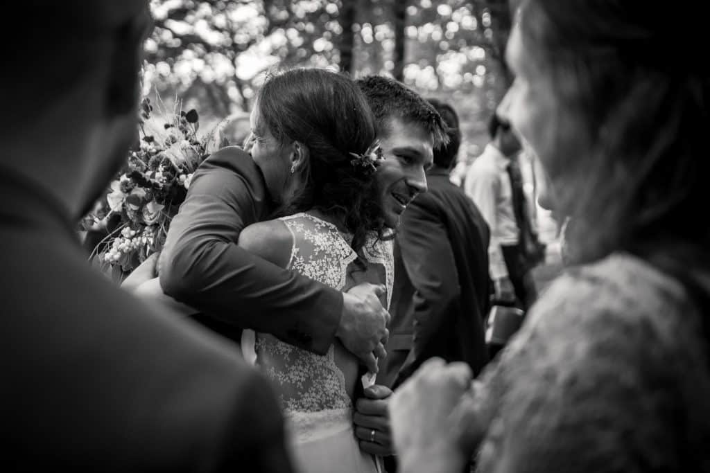 photographe mariage étangs de taysse hug