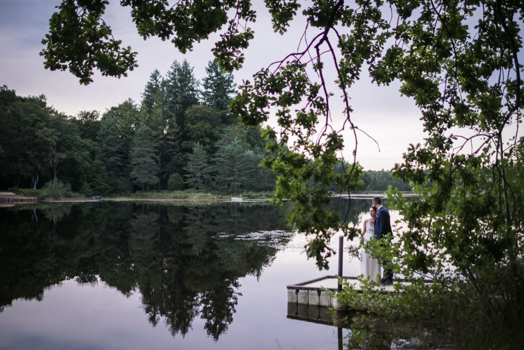 Photographe mariage couple aux étangs de taysse