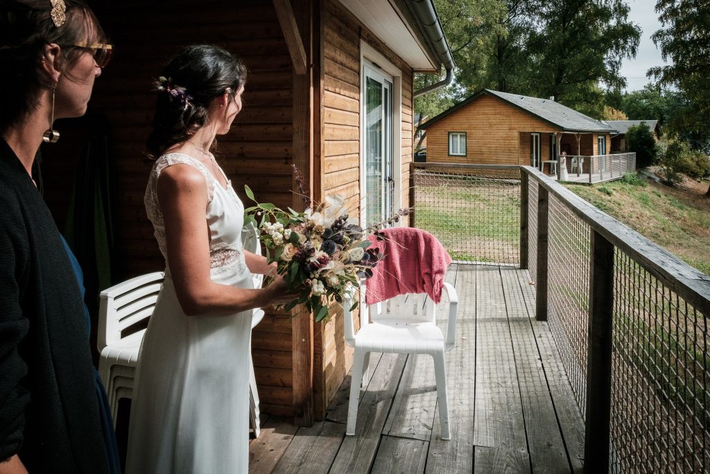 photographe mariage étangs de taysse la mariée est prête à rejoindre le futur marié pour le first look
