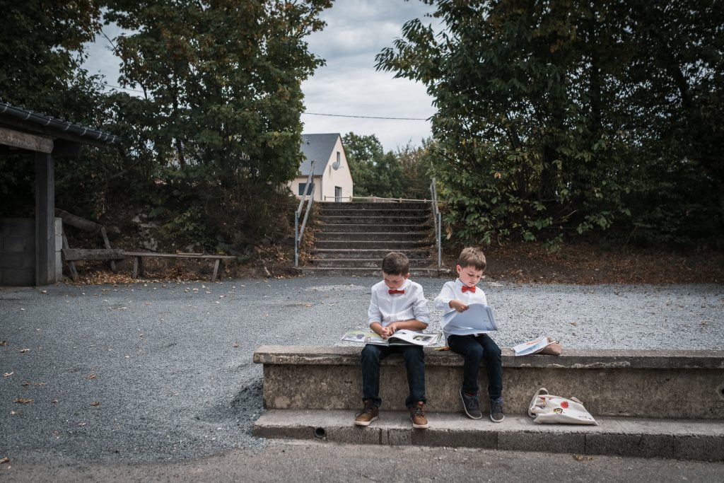 photographe mariage étangs de taysse corrèze kids at wedding