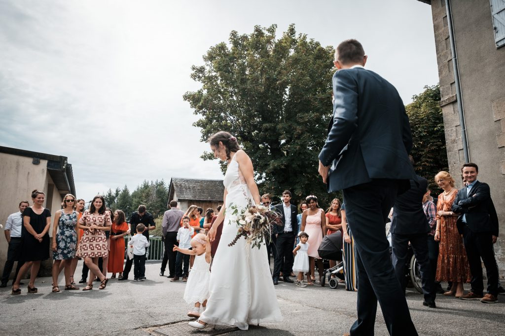 photographe mariage étangs de taysse mairie de sarran corrèze mariés avec enfant