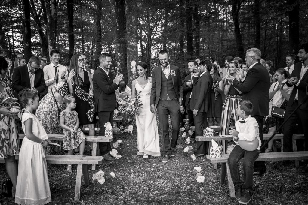 photographe mariage étangs de taysse arrivée des mariés cérémonie laïque